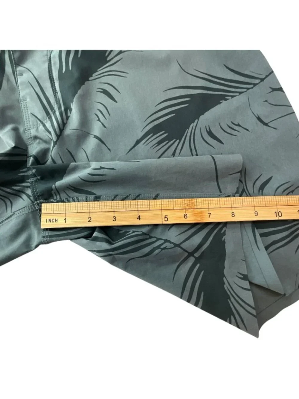 Vuori Knox Boardshorts Mens 36 Green Palm Stretch Pockets Swim Surfing Beach